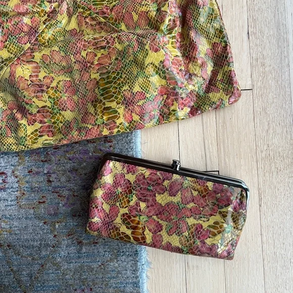 HOBO International Paulette slouchy shoulder bag wallet set yellow floral snake - Picture 10 of 12
